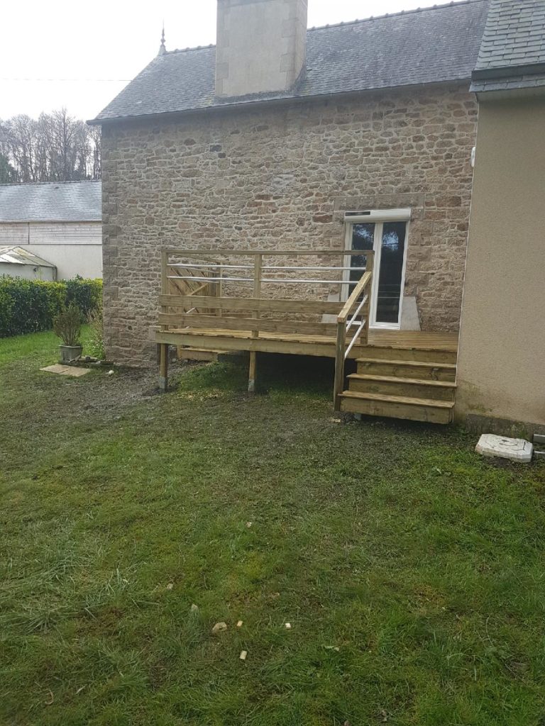 Petite terrasse sur pilotis La Roche Maurice (2)