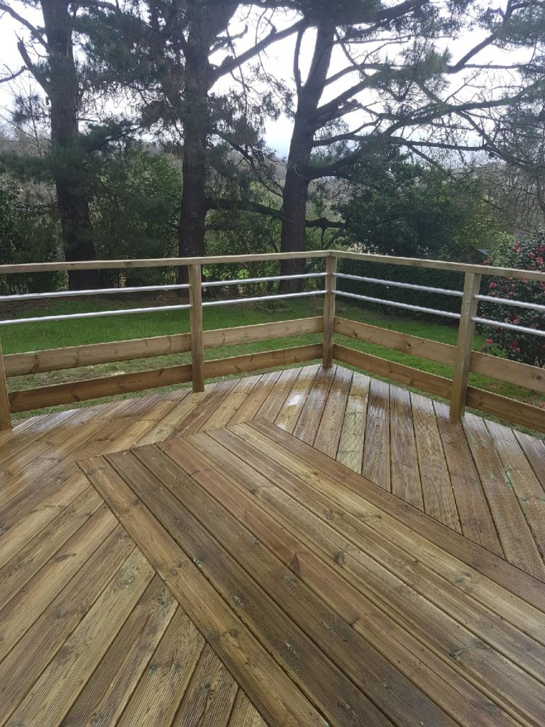 Petite terrasse sur pilotis La Roche Maurice (5)